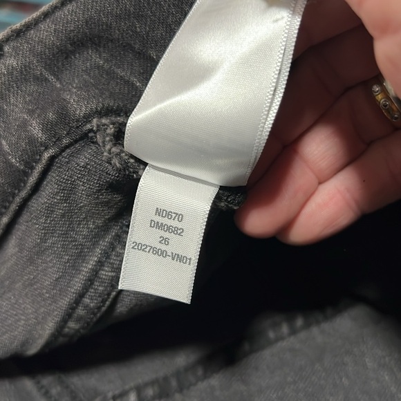 Madewell NWOT Relaxed Denim Shorts in Washed Black Size 26 - Picture 9 of 9